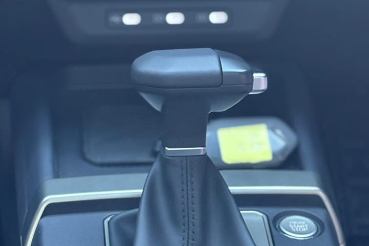 KIA Seltos Gear Shifter/Gear Shifter Stalk