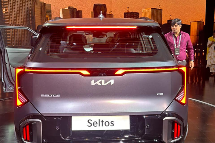 KIA Seltos Reflector