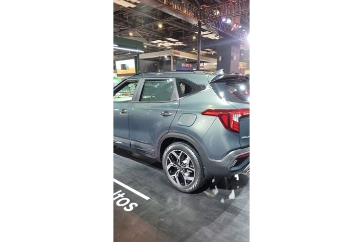 KIA Seltos Rear Quarter Glass