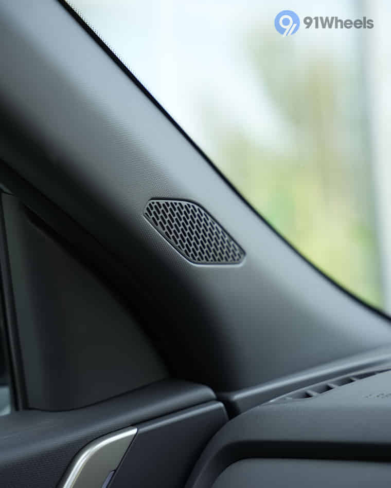 Infotainment & Charging - 3