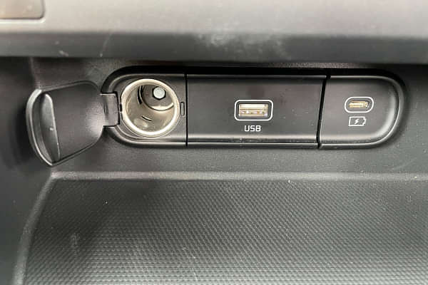 KIA Seltos USB Port/Power Socket/Wireless Charging