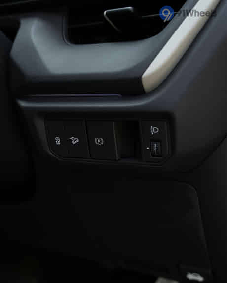 Seltos Rear Row Charging Point