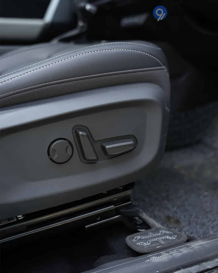 Seats & Cabin Comfort - 9