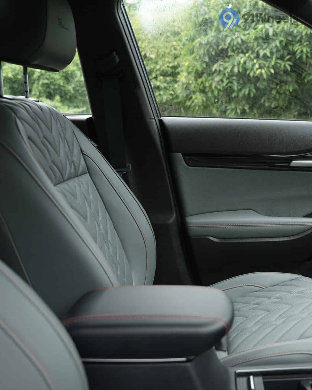 Front Centre Arm Rest