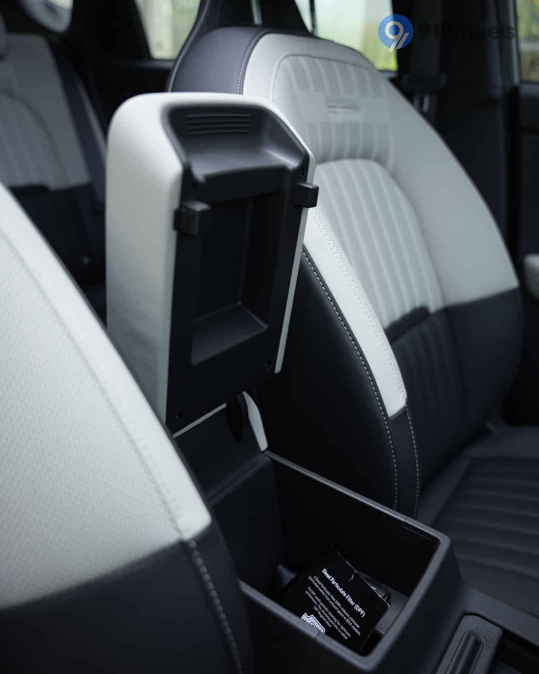 Front Centre Arm Rest Storage