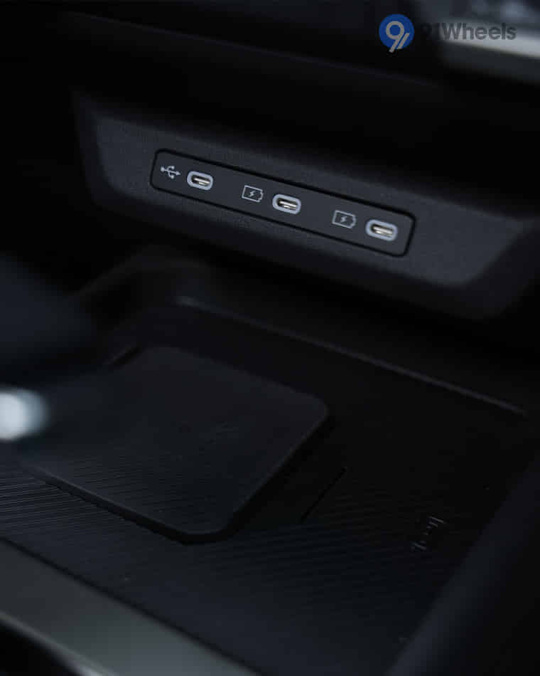 Dashboard & Front Cabin - 5