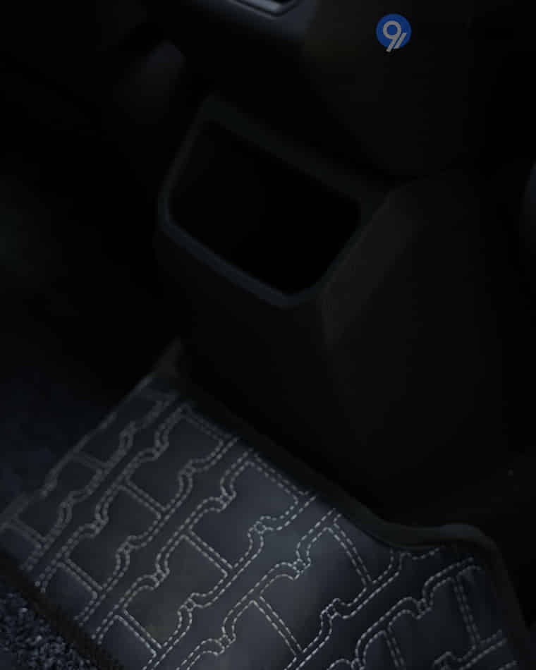 Infotainment & Charging - 6