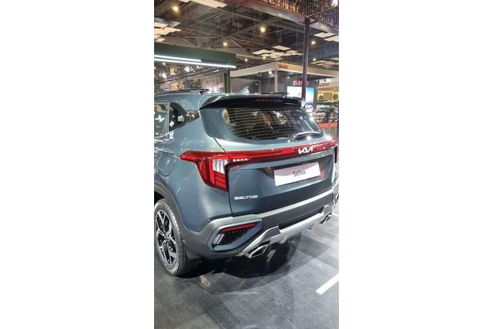 KIA Seltos Rear Windshield/Windscreen