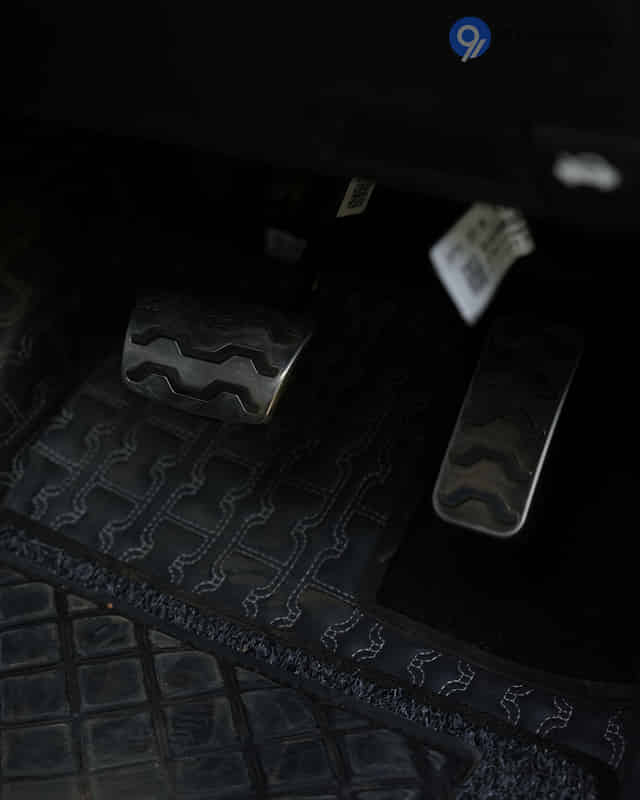 Seltos Pedals / Foot Controls