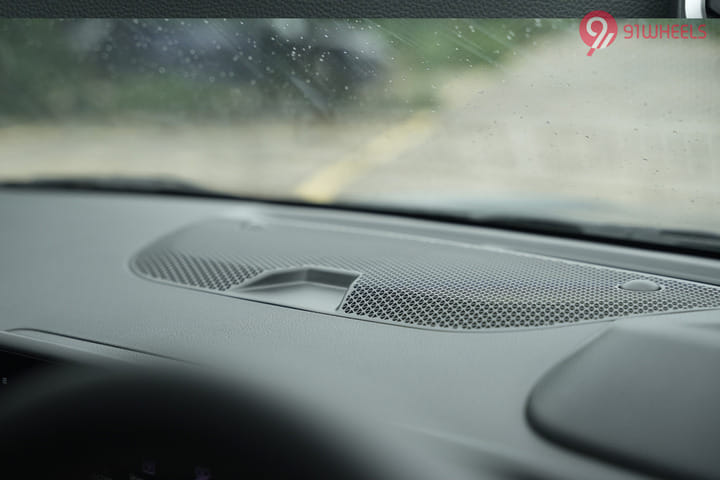 KIA Seltos Central Dashboard - Top Storage/Speaker KIA Seltos Central Dashboard - Top Storage/Speaker