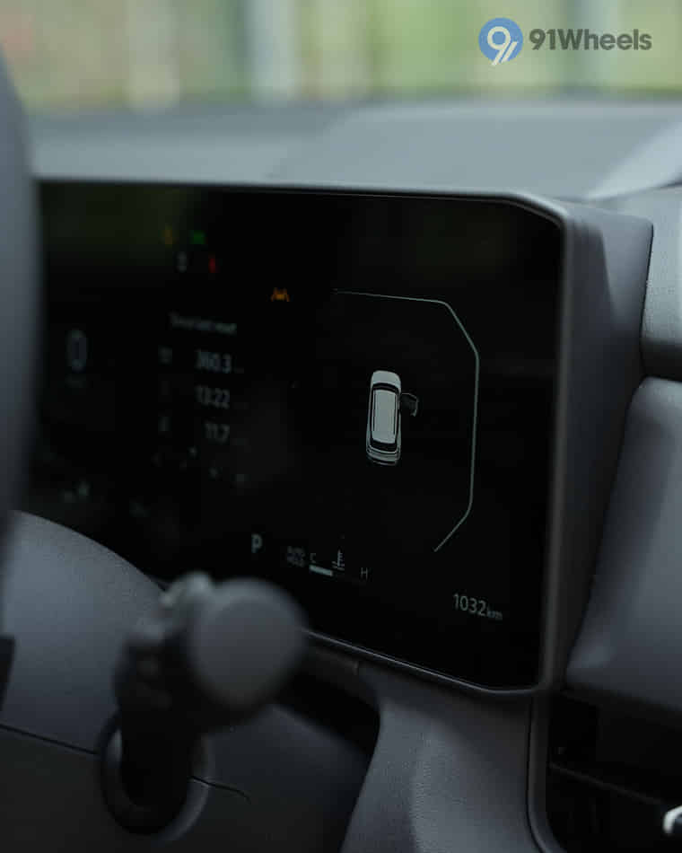 Dashboard & Front Cabin - 3