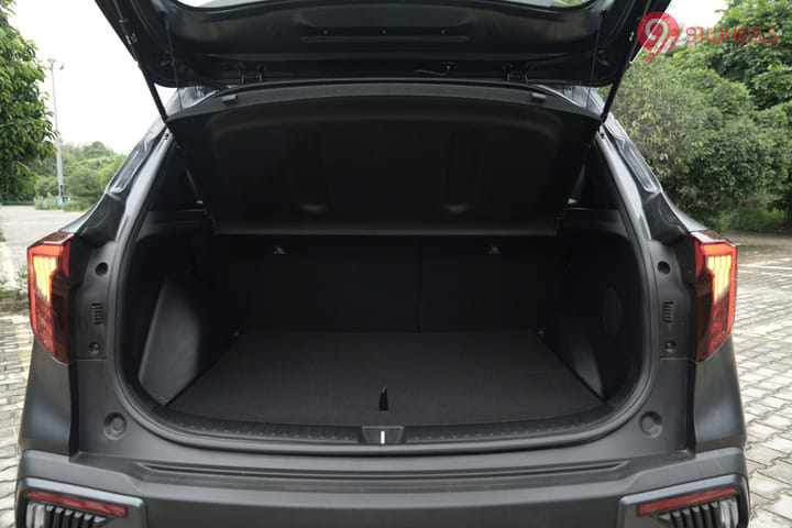 KIA Seltos Open Boot/Trunk KIA Seltos Open Boot/Trunk