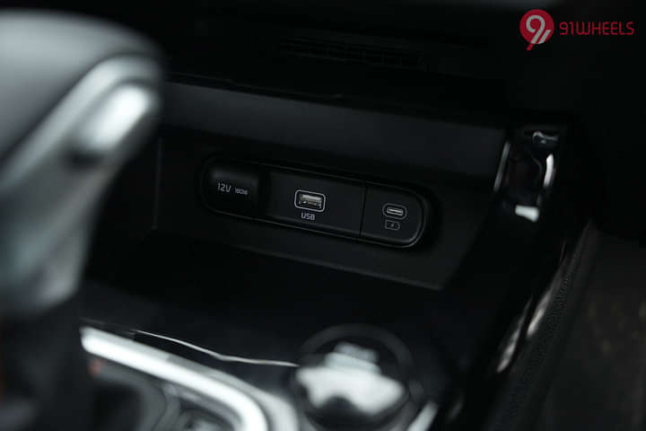 KIA Seltos USB Port/Power Socket/Wireless Charging