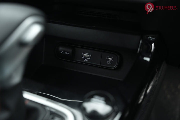 KIA Seltos USB Port/Power Socket/Wireless Charging KIA Seltos USB Port/Power Socket/Wireless Charging