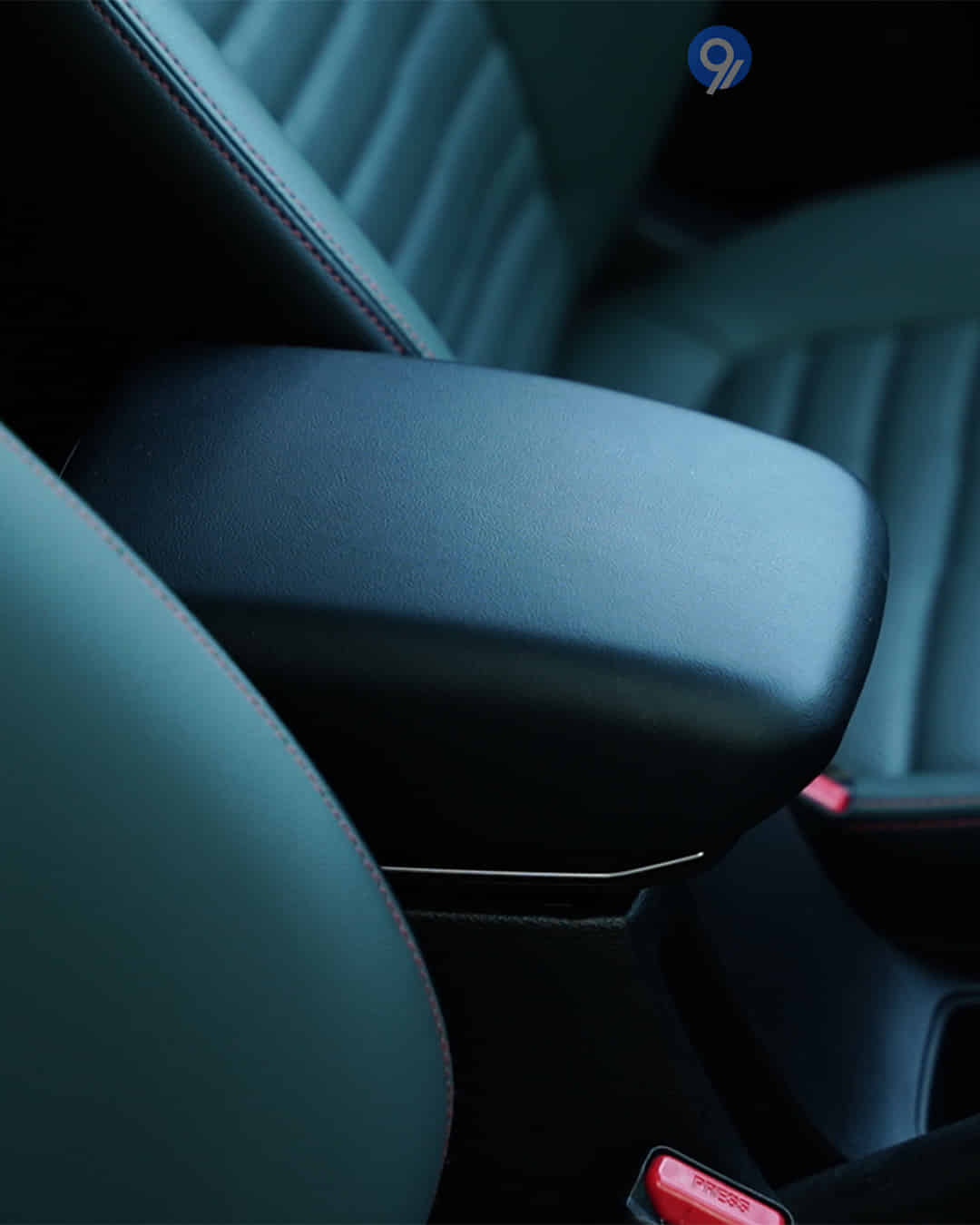 Front Centre Arm Rest