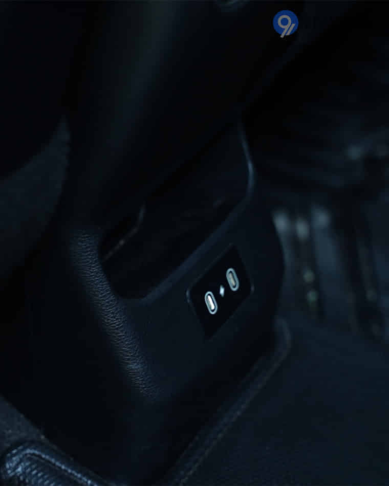 Infotainment & Charging - 3