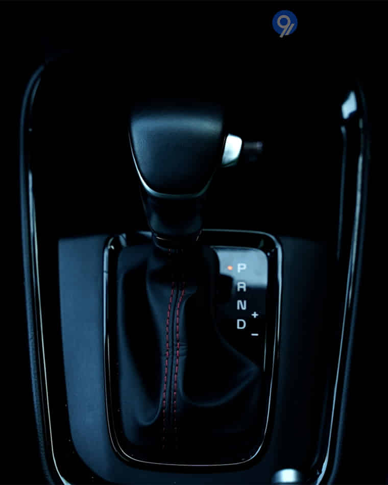 Dashboard & Front Cabin - 8