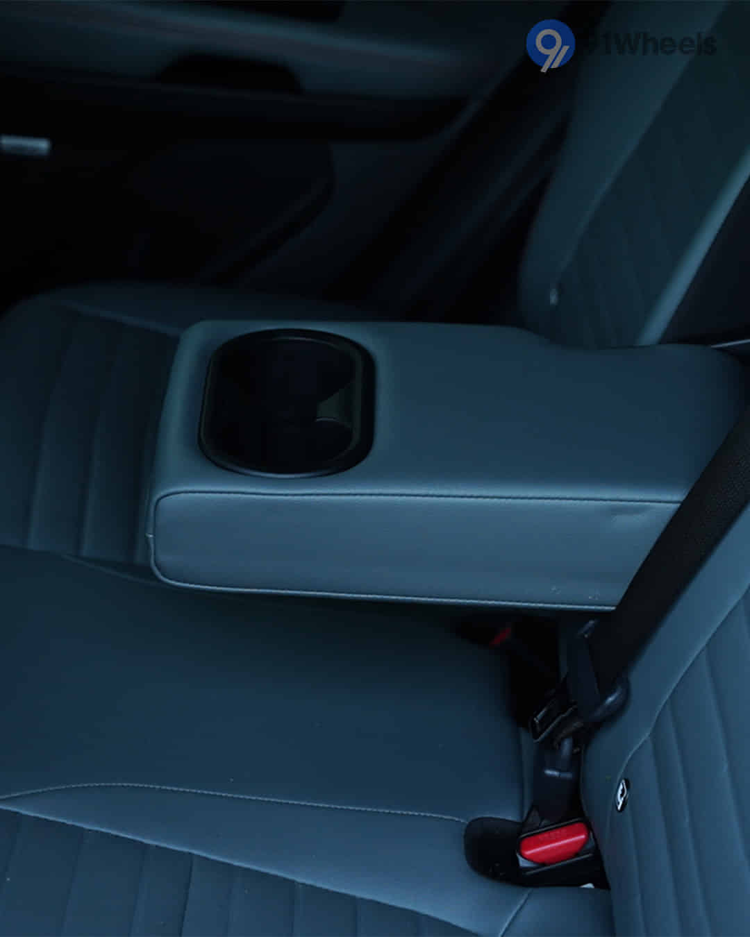 Rear Centre Arm Rest