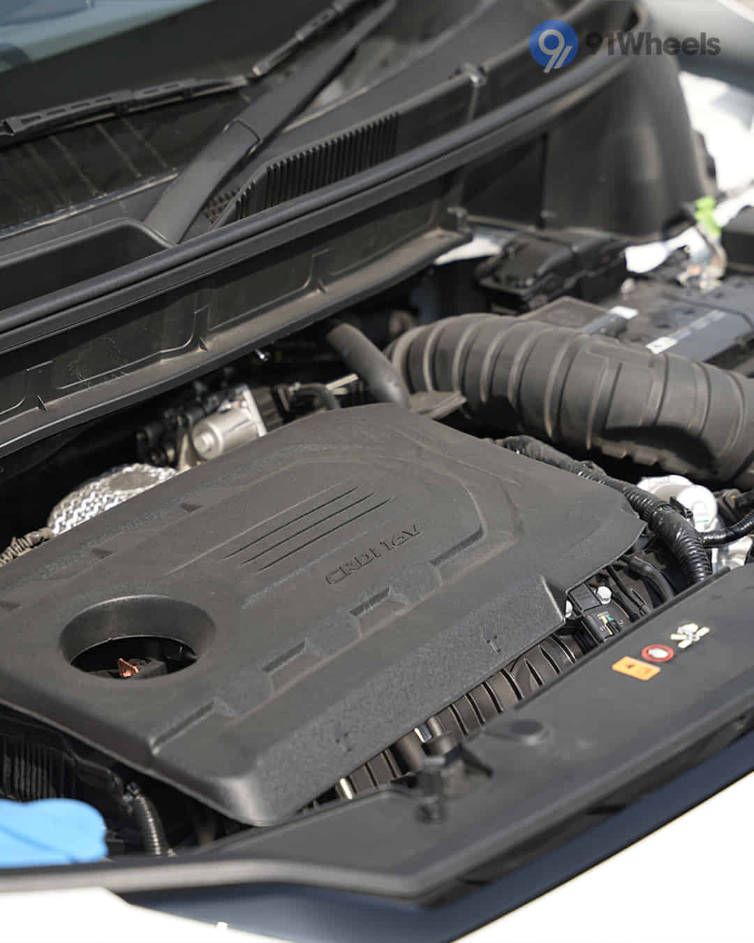 Two powertrain options under the hood, with a choice of petrol and diesel. Engine 1