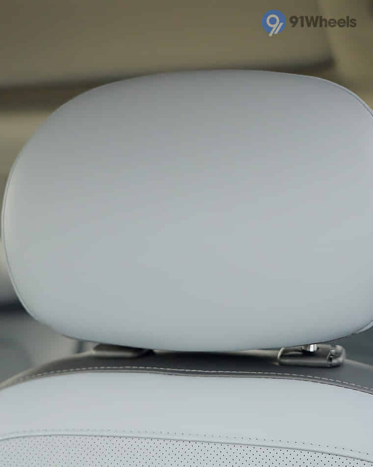 Seats & Cabin Comfort - 4 Seats & Cabin Comfort - 4