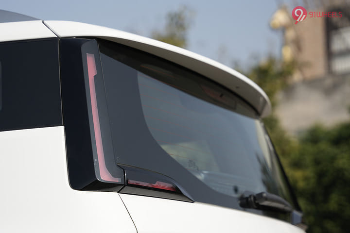 KIA Syros Rear Windshield/Windscreen