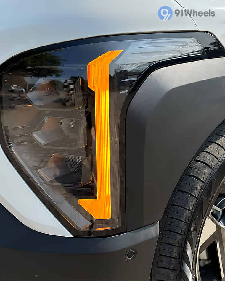 Headlights & Tail-lights - 3 Headlights & Tail-lights - 3