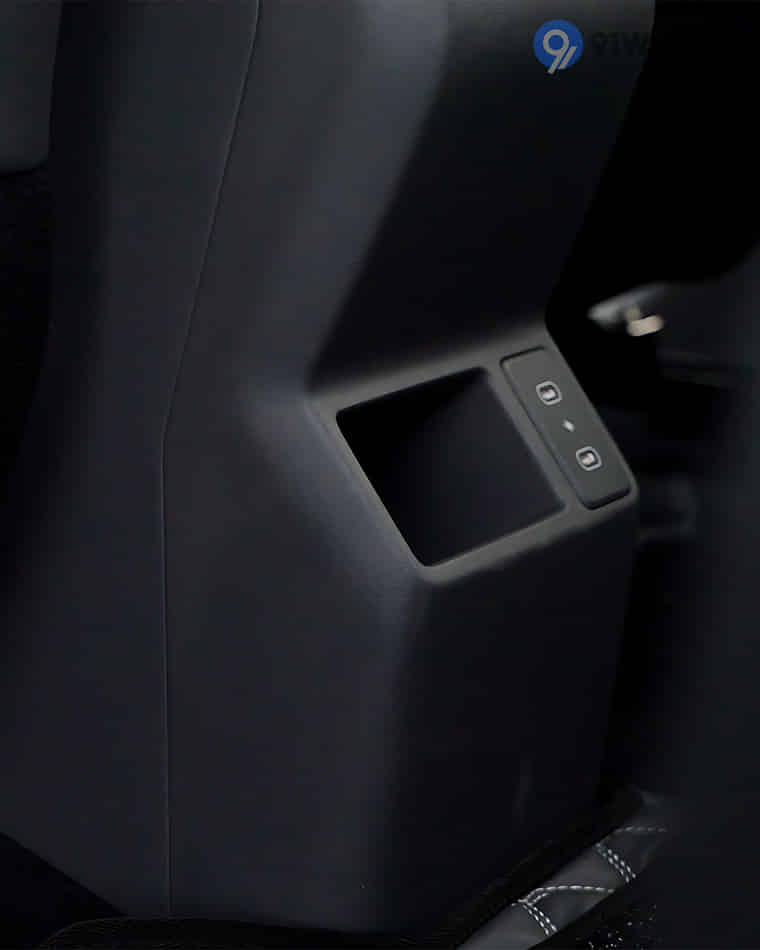 Infotainment & Charging - 2 Infotainment & Charging - 2