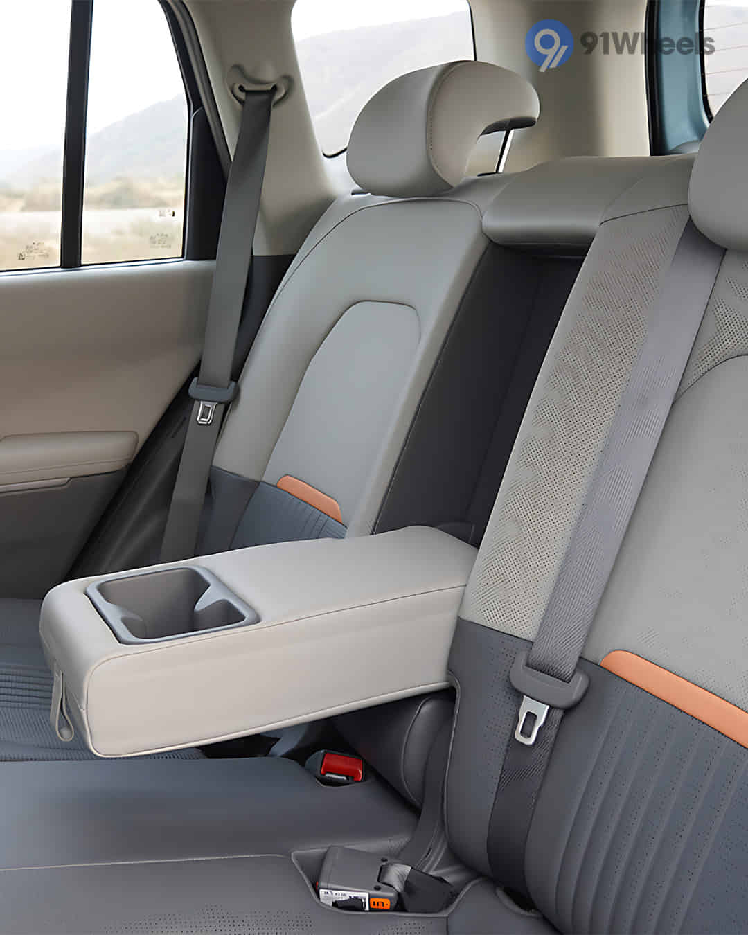 Rear Centre Arm Rest