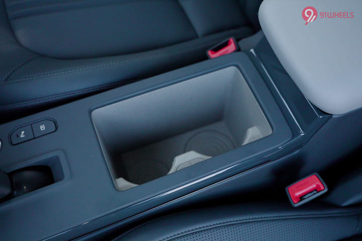 KIA Syros Cup Holders