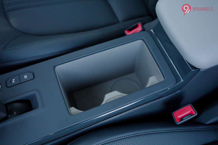 KIA Syros Cup Holders