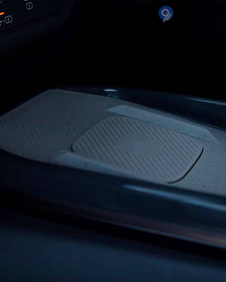 Dashboard & Front Cabin - 7 Dashboard & Front Cabin - 7