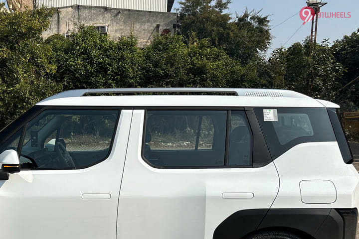 KIA Syros Side Glass Housing