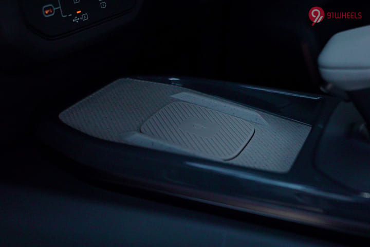 KIA Syros USB Port/Power Socket/Wireless Charging