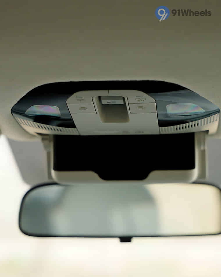 Infotainment & Charging - 3 Infotainment & Charging - 3