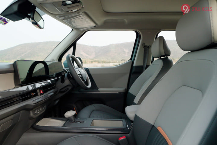 KIA Syros Front Row Seats