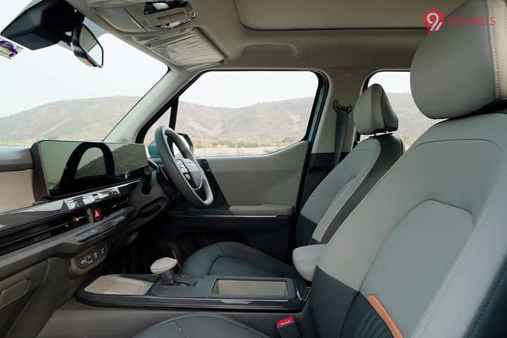 KIA Syros Front Row Seats