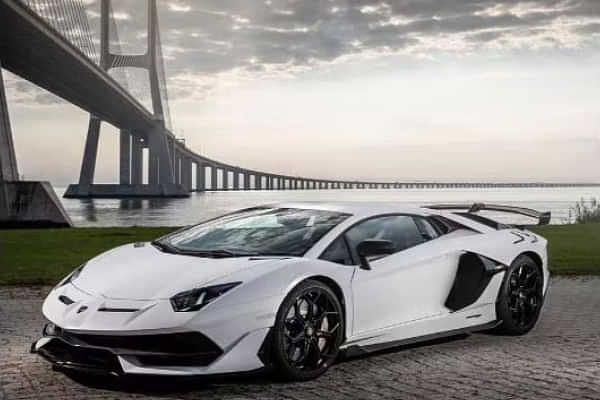 Lamborghini Aventador Side Profile