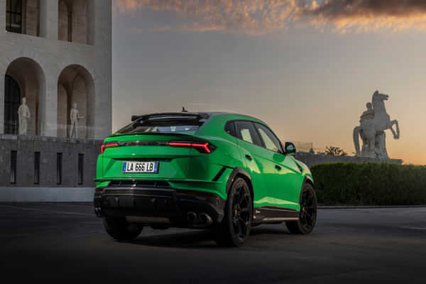 Lamborghini Urus Right Rear Three Quarter Lamborghini Urus Right Rear Three Quarter