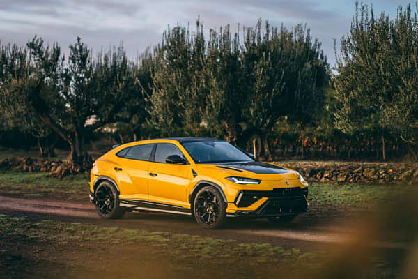 Lamborghini Urus Right Front Three Quarter