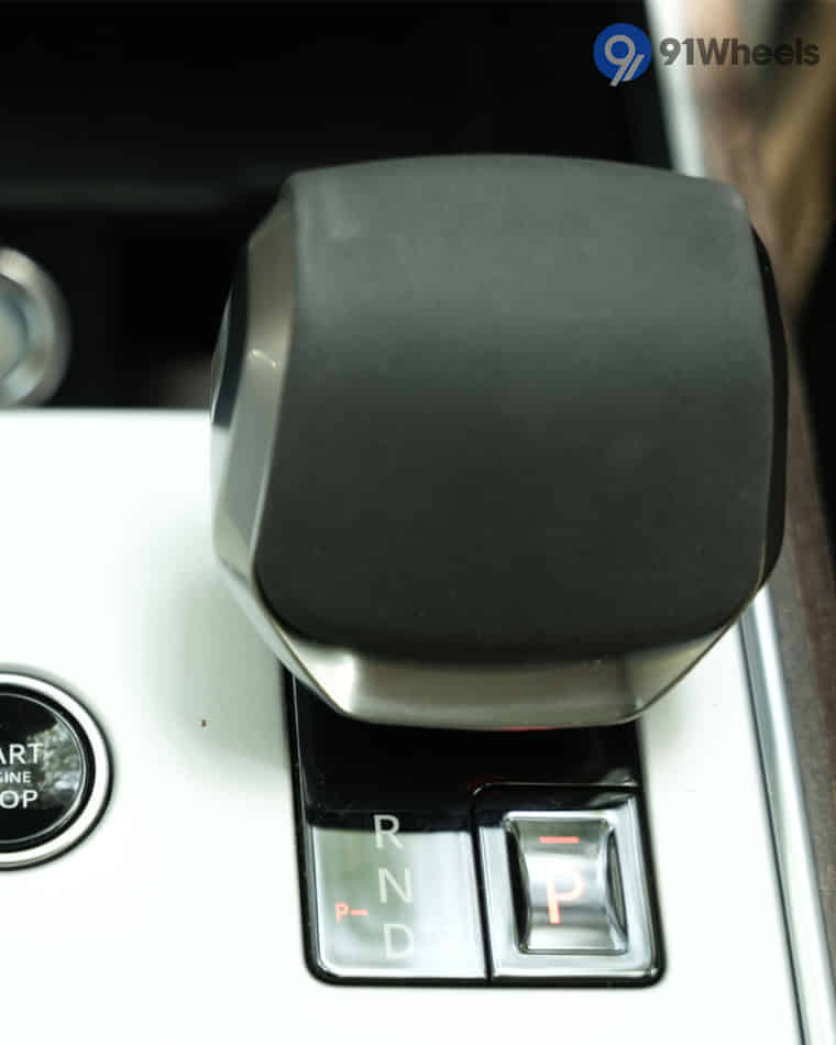 Dashboard & Front Cabin - 10