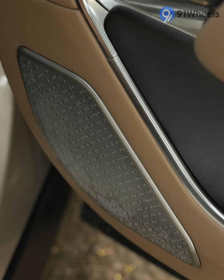 Infotainment & Charging - 3