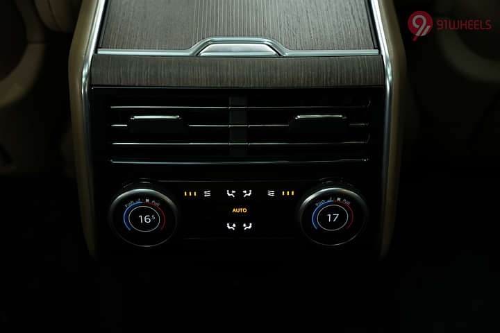 Land Rover Range Rover Rear Row Charging Point