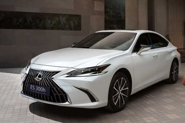 Lexus ES Left Front Three Quarter Lexus ES Left Front Three Quarter