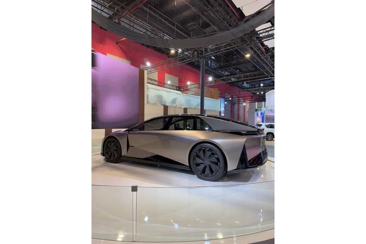 Lexus LF-ZC Left Rear Three Quarter Lexus LF-ZC Left Rear Three Quarter