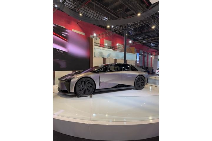 Lexus LF-ZC Left Side View Lexus LF-ZC Left Side View