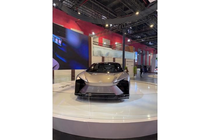 Lexus LF-ZC Front View Lexus LF-ZC Front View