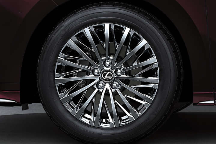 Lexus LM 350h Wheel