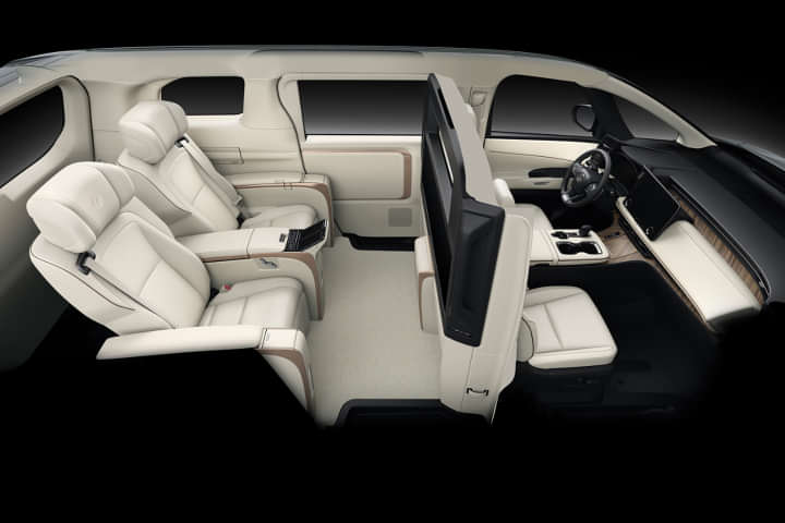 Lexus LM Front Row Seats