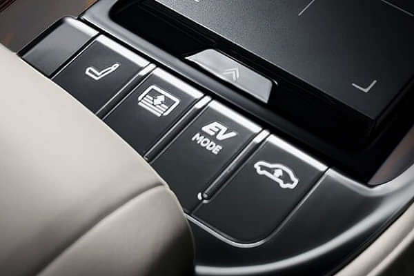 Lexus LS 500h USB Port/Power Socket/Wireless Charging