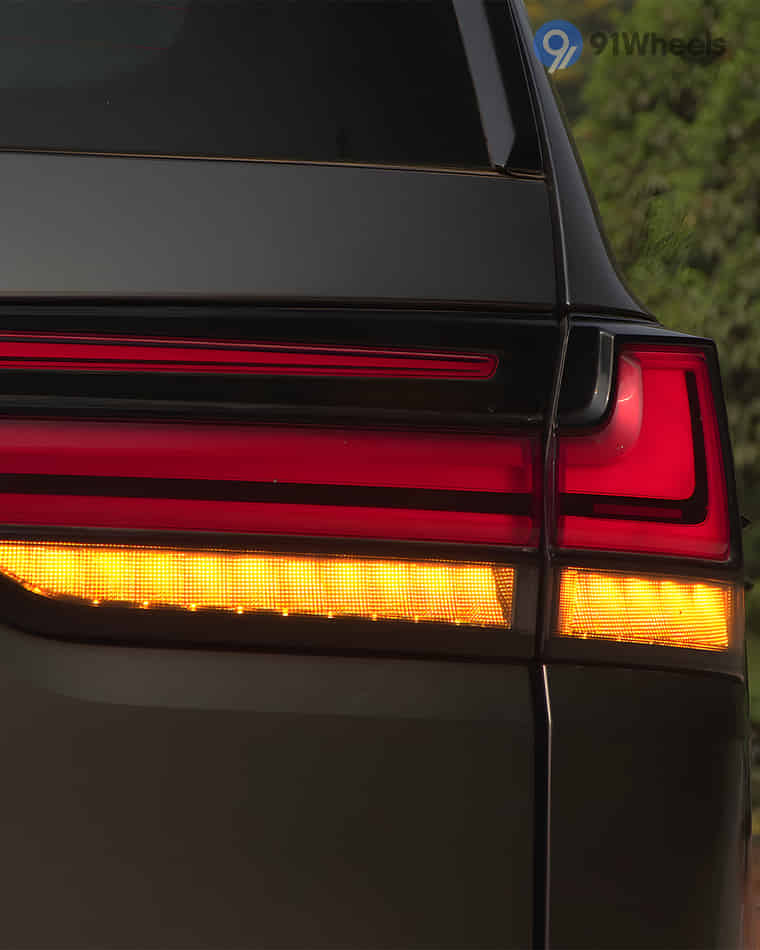 Headlights & Tail-lights - 4 Headlights & Tail-lights - 4